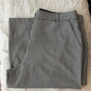 Lane Bryant black and white wide leg capri pants. Size 24